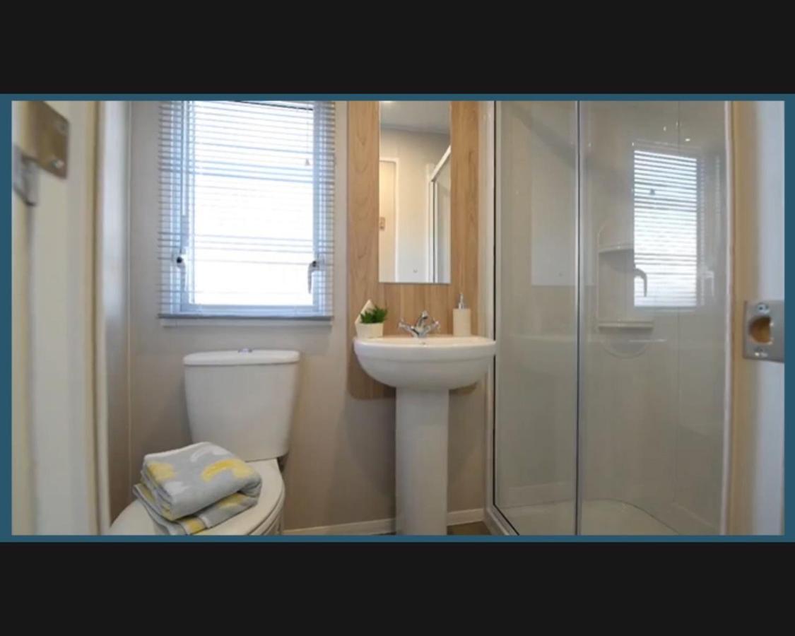 Вилла Exotic 3-Bed Caravan At Newquay Holiday Park Экстерьер фото
