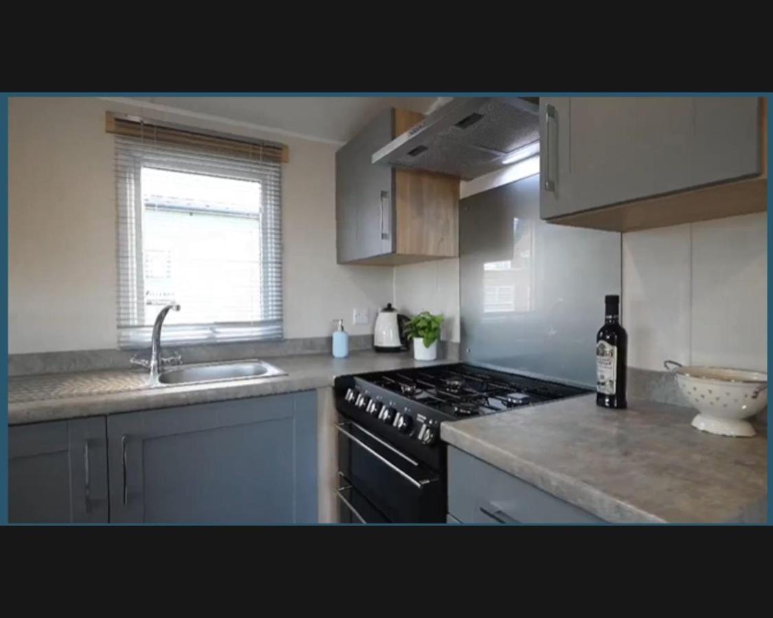 Вилла Exotic 3-Bed Caravan At Newquay Holiday Park Экстерьер фото