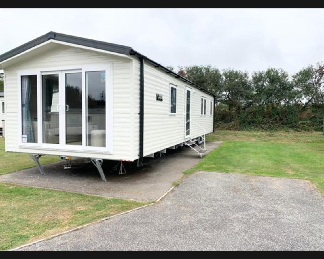 Вилла Exotic 3-Bed Caravan At Newquay Holiday Park Экстерьер фото