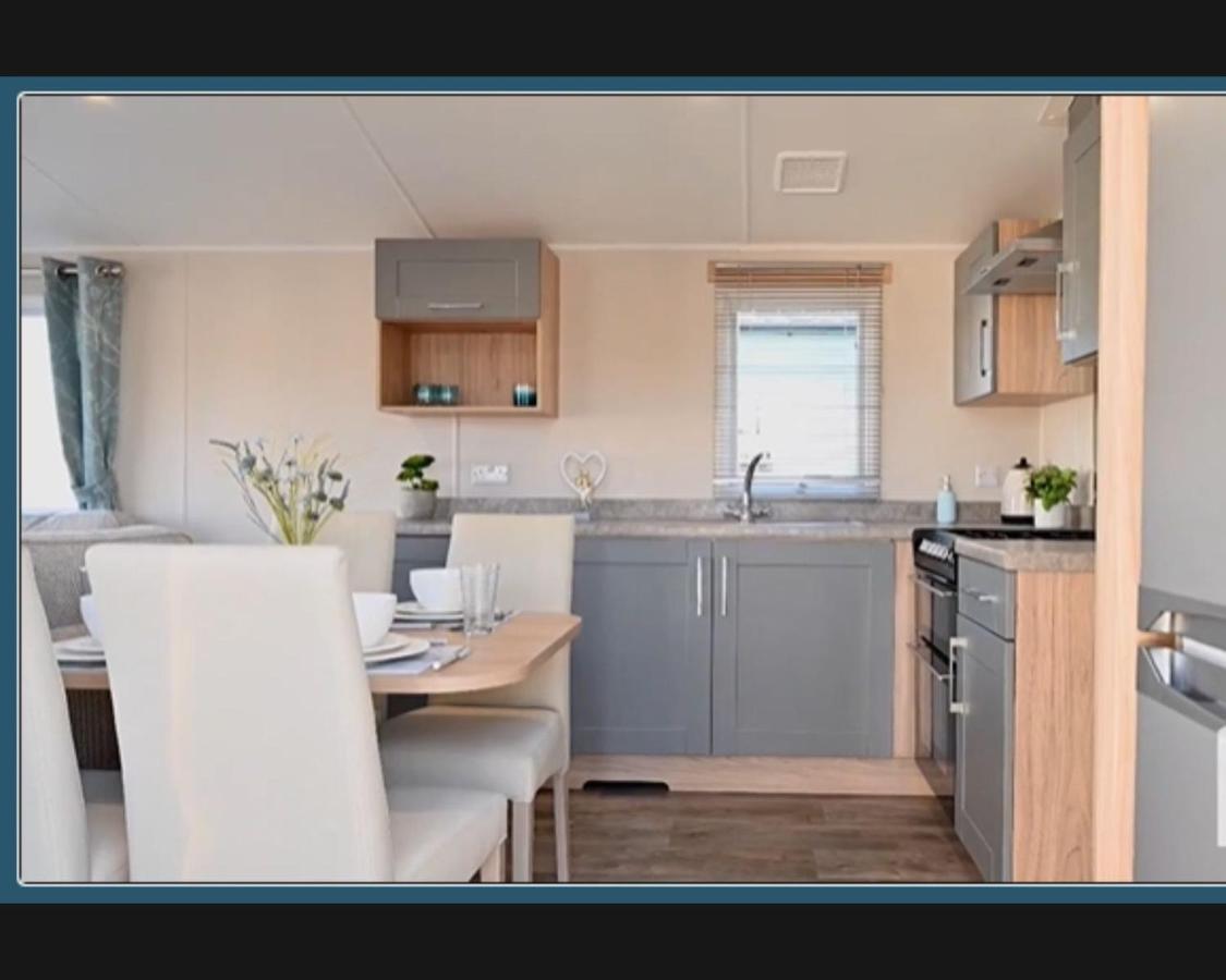 Вилла Exotic 3-Bed Caravan At Newquay Holiday Park Экстерьер фото