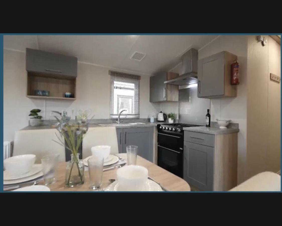 Вилла Exotic 3-Bed Caravan At Newquay Holiday Park Экстерьер фото