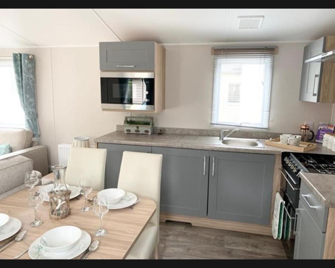 Вилла Exotic 3-Bed Caravan At Newquay Holiday Park Экстерьер фото