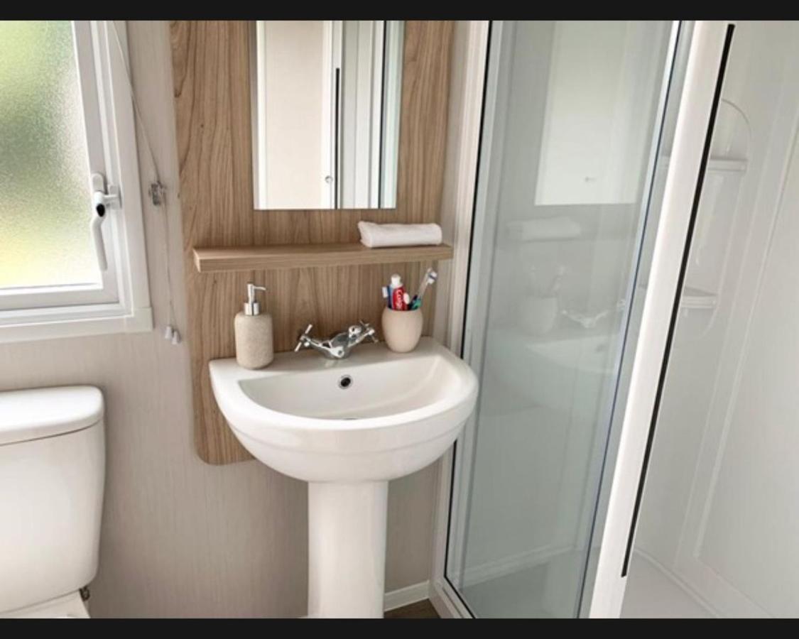 Вилла Exotic 3-Bed Caravan At Newquay Holiday Park Экстерьер фото