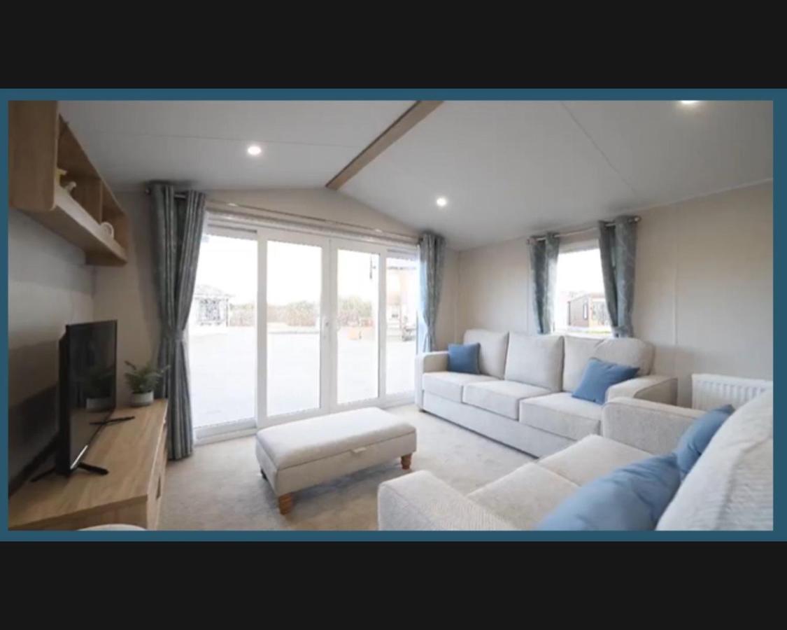 Вилла Exotic 3-Bed Caravan At Newquay Holiday Park Экстерьер фото