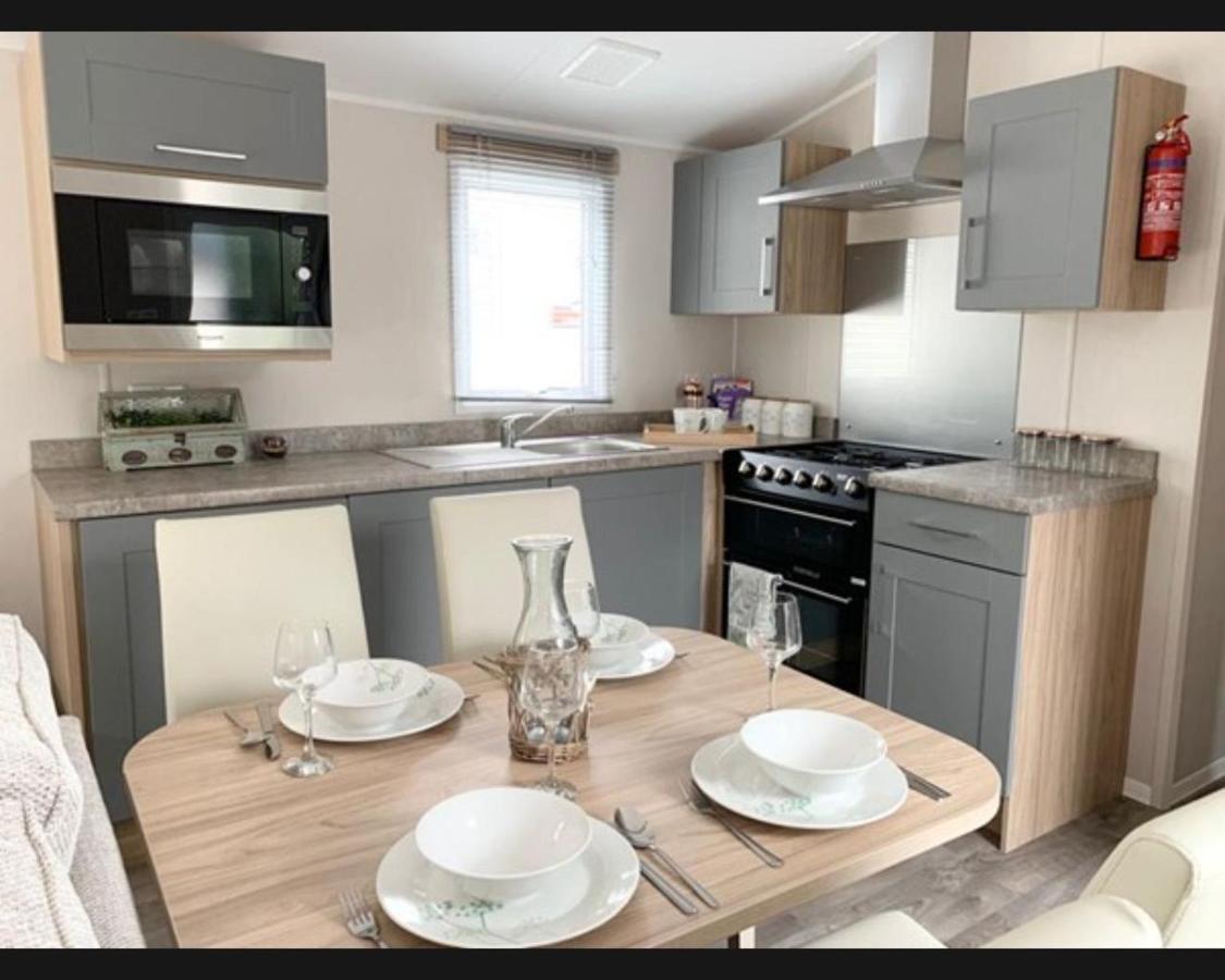 Вилла Exotic 3-Bed Caravan At Newquay Holiday Park Экстерьер фото