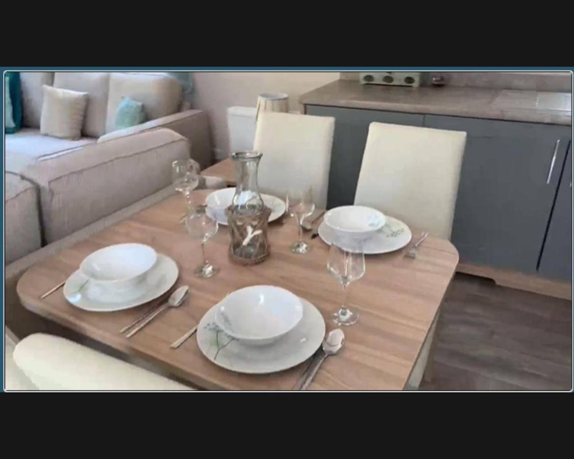 Вилла Exotic 3-Bed Caravan At Newquay Holiday Park Экстерьер фото