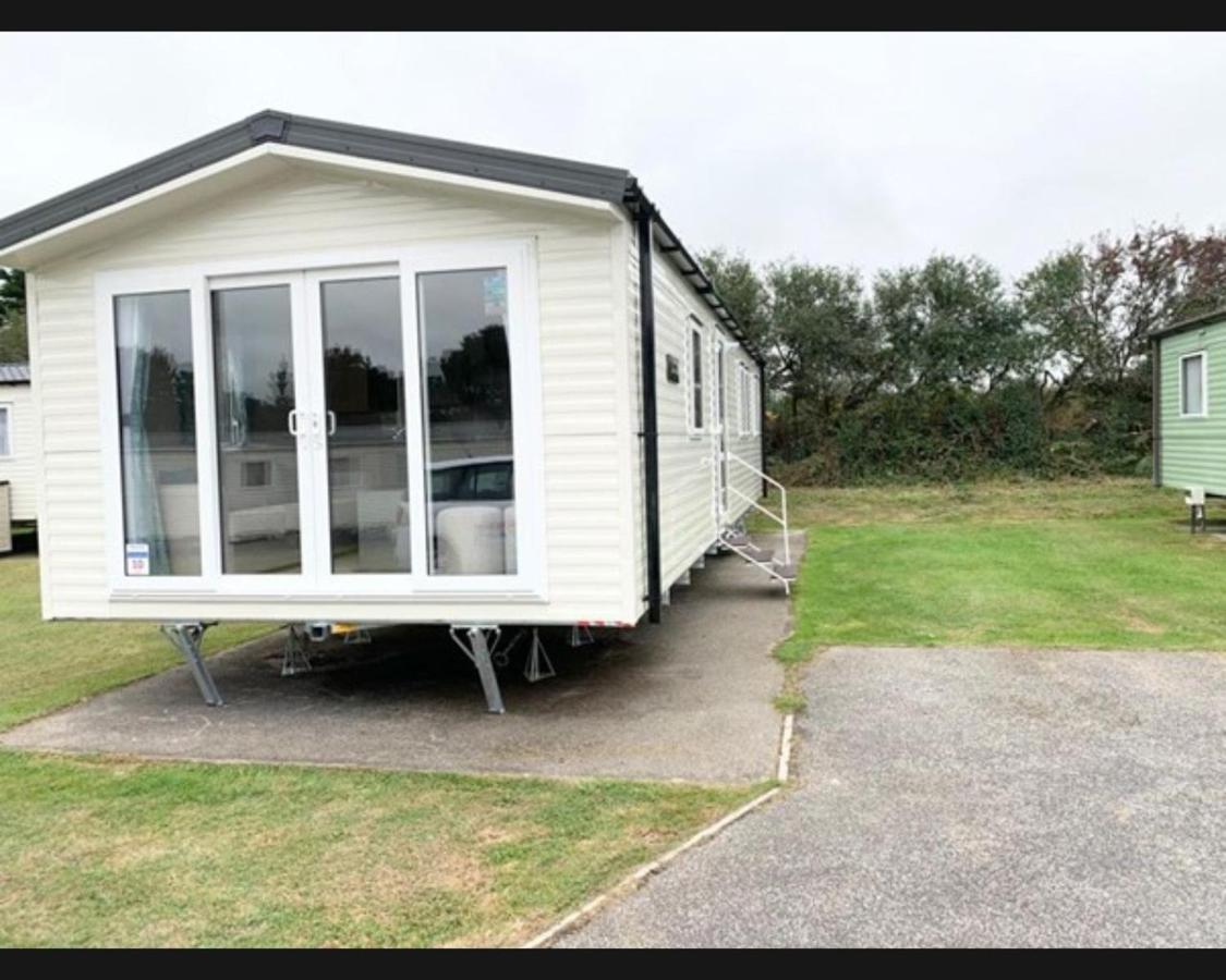 Вилла Exotic 3-Bed Caravan At Newquay Holiday Park Экстерьер фото