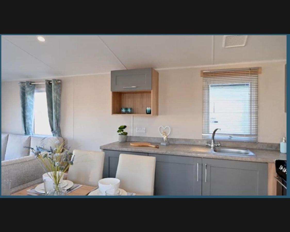 Вилла Exotic 3-Bed Caravan At Newquay Holiday Park Экстерьер фото