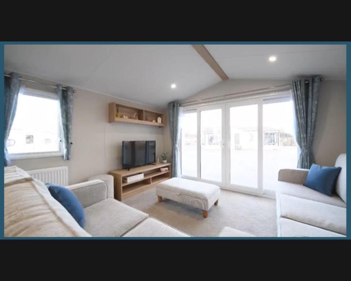 Вилла Exotic 3-Bed Caravan At Newquay Holiday Park Экстерьер фото