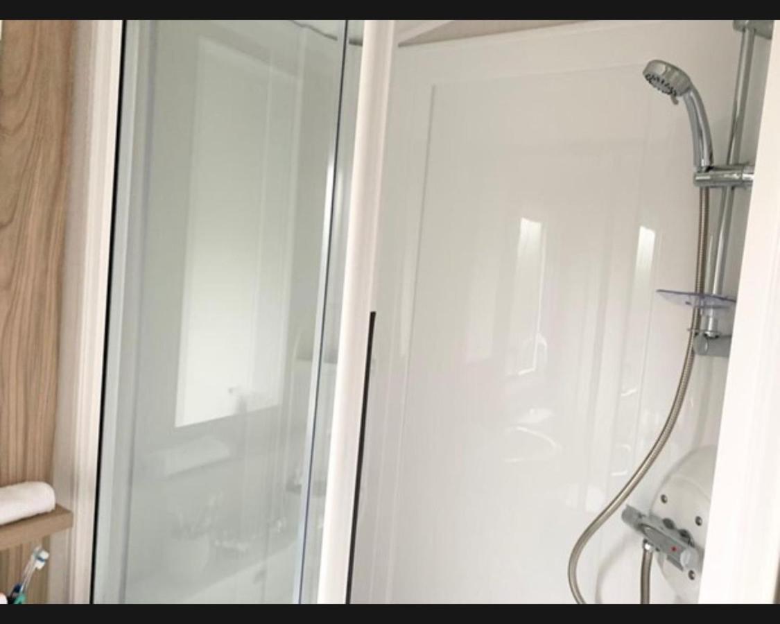 Вилла Exotic 3-Bed Caravan At Newquay Holiday Park Экстерьер фото