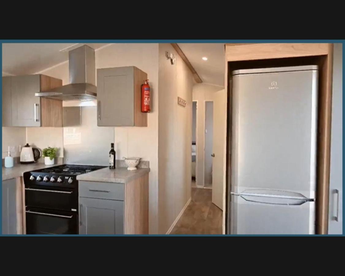 Вилла Exotic 3-Bed Caravan At Newquay Holiday Park Экстерьер фото