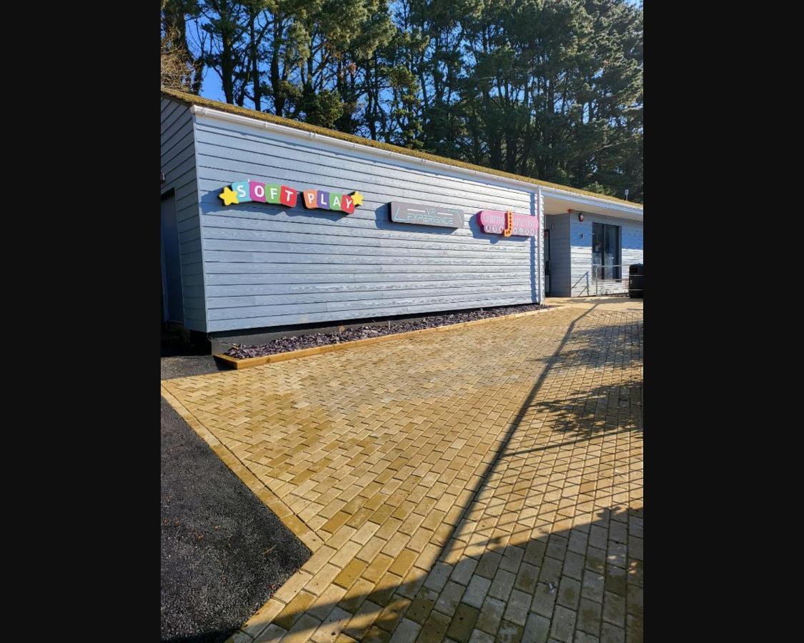 Вилла Exotic 3-Bed Caravan At Newquay Holiday Park Экстерьер фото